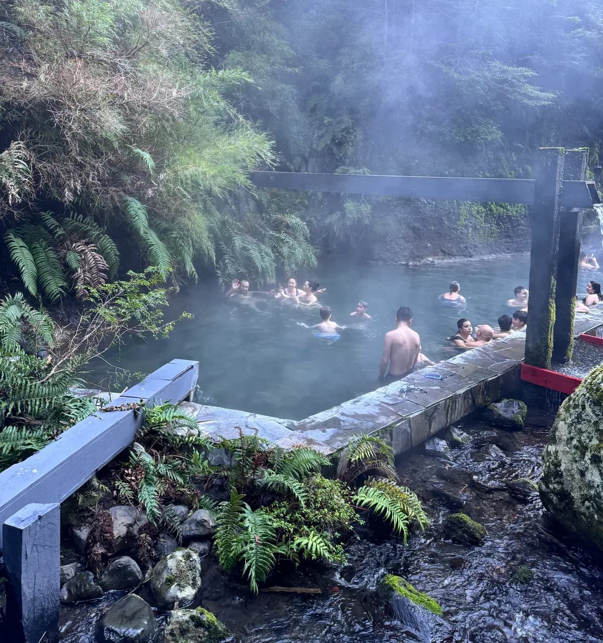 Piscinas y pasarelas de Termas Geométricas
