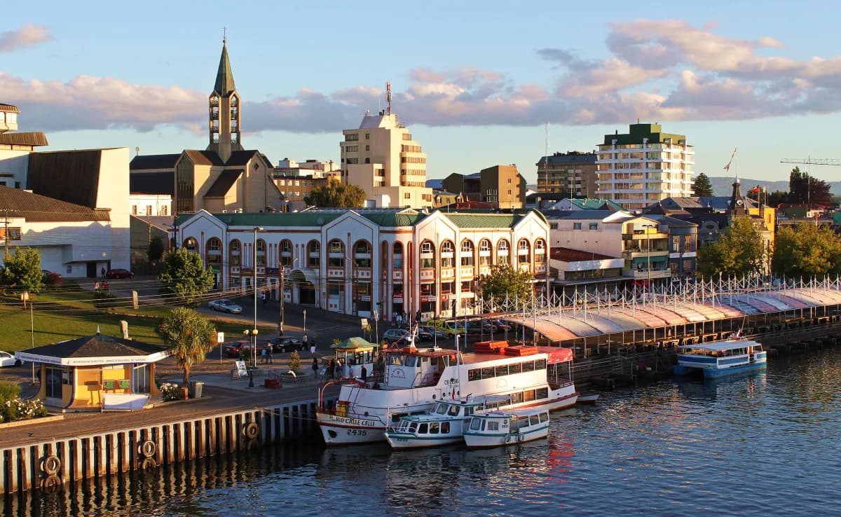 Valdivia — Mercado Fluvial y ribera